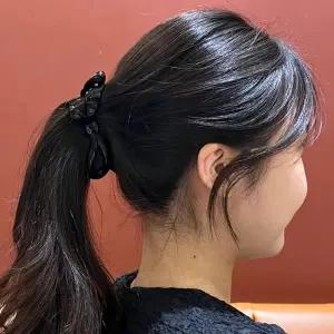 반묶음 빗살 리본 바나나핀 블랙 리본바나나핀