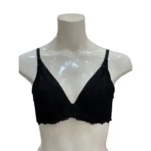 [트라이엄프](대전신세계)저중심 블랙 레이스망 딥브이 몰드 브래지어 (TDWBRR75BK)