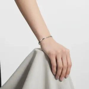 메종 마르지엘라 26SS MM6 넘버링 슬림 팔찌SM7UY0054 SV0310 951