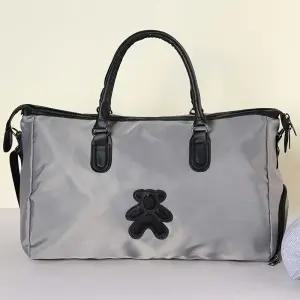 수납 많은 보스턴백 기내용 가방 곰돌이 패치 포인트운동 여행용 용백 남자 용토트백 크로스백 남성백 여행