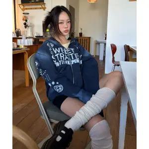 매장정품 YOUHEE [송이송이 PICK]LUCKY SWEET GRAPHIC HOOD ZIP-UP_NAVY