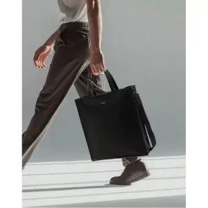 JILLSTUART MEN ACC 스캇 세로형 토트백 미디움 사이즈 JUBA5F902BK