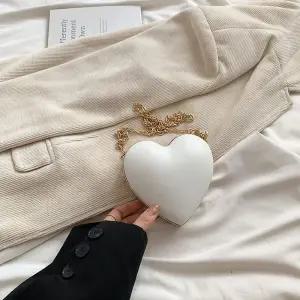 EAMT 여친 레드 미니 여름 미니백 크로스백 숄더 이어폰 체인 파우치 하트백 패션 스몰 립스틱 YJ2