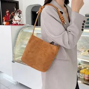 [라일리] Rly 여자 데일리 인조 무스탕 소재 매듭 숄더백 가을