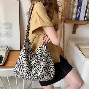 [라일리] Rly 가벼운호피 여성크로스천가방 데일리숄더백