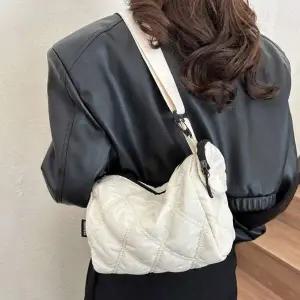 [콩심팥심]여성 고급스러운 퀄팅 미니 원형 파우치 크로스백 미니크로스백