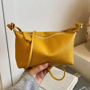 [달라보여]클라라 소가죽 크로스백 a04364