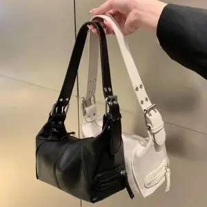 [달라보여]라이크 데일리 숄더백 a04075