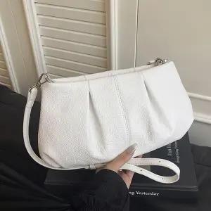 [달라보여]브레드 소가죽 크로스백 a04328