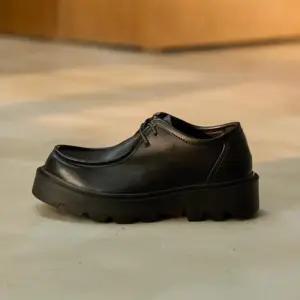 [옷자락]남성 심플 미끄럼방지 탄탄가죽 블랙 구두 로퍼