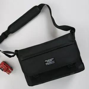 오피 M2293 덮개 커버형 메신저백 메신저백 캐주얼크로스백 데일리크로스백