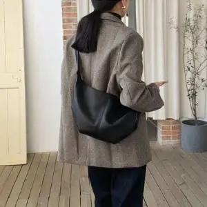 여성 하프문 데일리 크로스백 캐주얼스타일 무지백 여성이쁜백팩