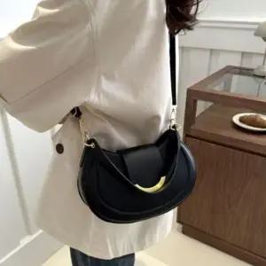 [패션] 금장 라운드 베이직 크로스백 모던 여성 포인트