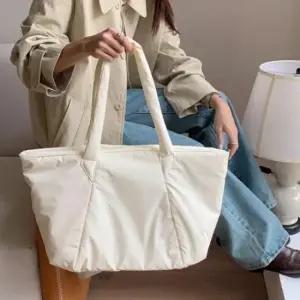 [패션] 여성 패딩 가방 보부상 데일리 쇼퍼 숄더 백 아이보리