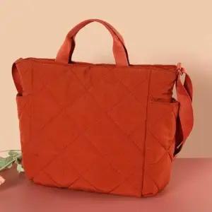 [패션] 패딩소재 퀄팅패턴 길이조절 스트랩 토트 크로스백