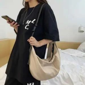 [패션] 데일리 크로스백 반달 학생 캠퍼스백 베이직 남녀공용