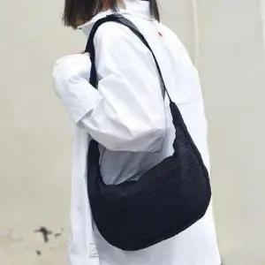 [패션] 복주머니 주름 숄더 크로스백 반달가방 캐주얼 베이직