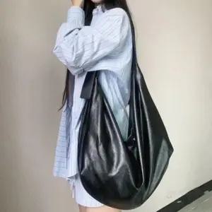 LND 로아비 여성 빅 숄더백 만두백 크로스백 PU 보부