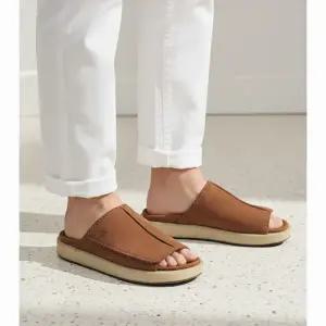 클락스 오버레이 슬라이드 콜라 스웨이드 샌들 슬리퍼 26175780