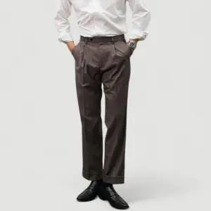 [옷자락]남자 클래식 핀턱 비조버튼 세미와이드 롤업 슬랙스