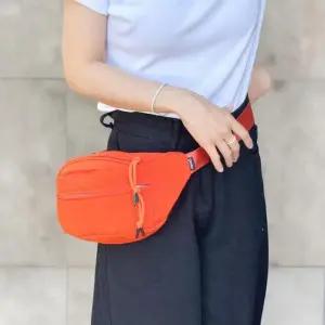 [옷자락]남녀 공용 수납형 지퍼 경량 크로스백 운동용 컬러백