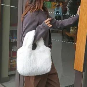 [패션] 페이크퍼 수납 토트백 가방 여성 캐주얼