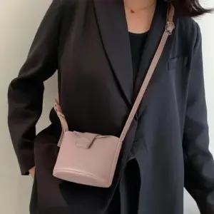 [패션] AN8007M 미니백 여성 직장인 패션잡화 토트 힙색 백