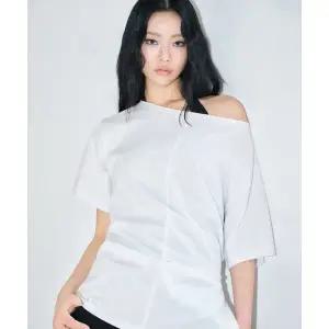 무신사스탠다드 반팔티셔츠 우먼즈 릴렉스드 오프숄더 티셔츠 화이트 1720121