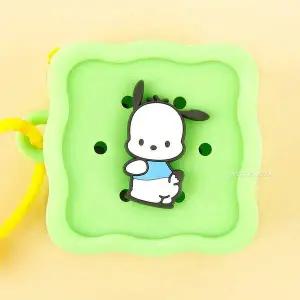 산리오 CHT590W8 전신 미니 스퀘어 실리콘 파우치-포차코(그린)