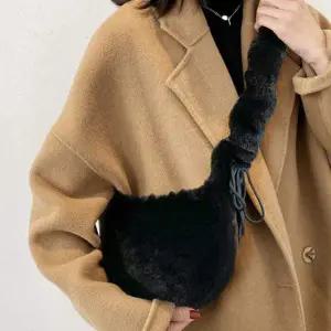 보들보들 셔링 퍼 메신저백 스트랩 포인트 크로스백 20대여성가방