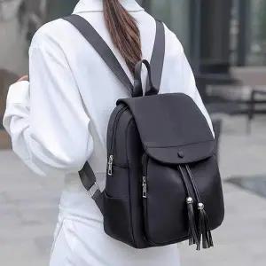 [콩심팥심]테슬장식 여성 블랙 캐주얼백팩 출퇴근가방 생활방수 20대백팩