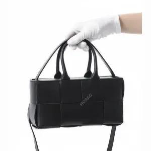 인트레치아토 램스킨 아르코 토트백 (776778 VCQC2 8425)