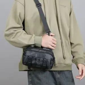 천진반 남사친 데일리룩 가방 숄더백 멀티 포켓 가벼운 으로 어깨끈 조절이 가능크로스백 좌우 어깨 트렌드