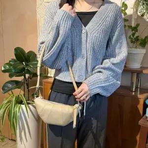 크루아상백 가죽 크로스백