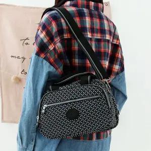 중년 여성 출근 가방 직장인 데일리 손가방 크로스백