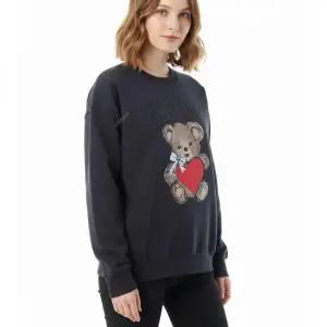 26SS GREY BEAR SWEATSHIRT (A1060027 252) (그레이 베어 스웨트셔츠)