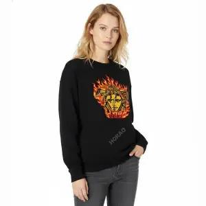MEDUSA FLAME SWEATSHIRT (1010688 1A07751 1B000) (메두사 플레임 자수 맨투맨)