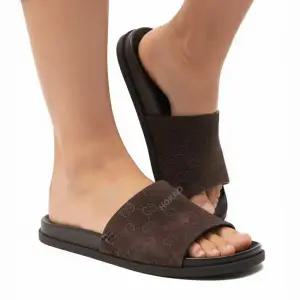 구찌 Reorder 슬라이드 샌들 (834941 AADUO 2140)