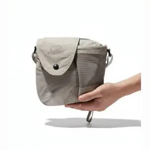 Plain Paper Touch Mini Bag (18CMAC176A 110188G 327) (플레인 페이퍼 터치 미니 백)