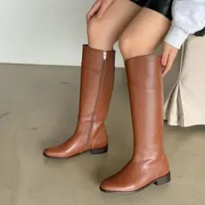 부츠코디 심플 클래식 여성 가죽 롱부츠 플랫 데일리 부츠 브라운 블랙