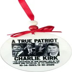 찰리 커크 기념 장식품 - 홀리데이 진정한 애국자 기념품 MDF