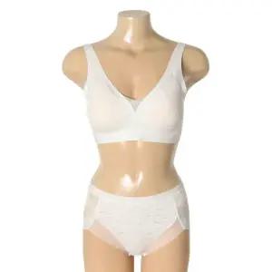 [롯데백화점]엘르이너웨어 여성 쿨 심리스 노와이어 브라팬티세트(EPBH2002EPTH2002)