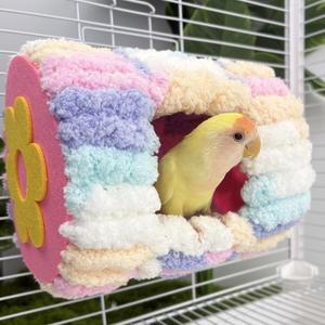 두꺼운  앵무새 둥지 원통형 디자인 플란넬 새장 하우스 패드가 있는 화려한 색상의 해먹형 침대