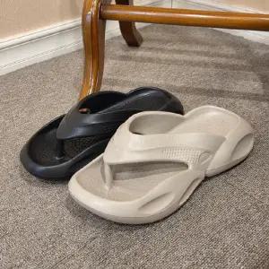 [옷자락]남자 물놀이 블랙 베이지 쪼리 PCV 샌들 슬리퍼