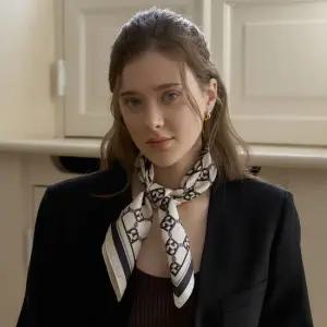 엘르 미니E볼드 실크 미니 스카프 SE241S305