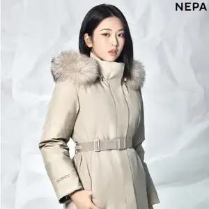 [네파](대구신세계)[역시즌한정수량] 안유진다운 남여 아르테 미드 구스 다운  7K82077 7K72077