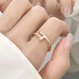 못 로즈골드 도금 써지컬 반지 여자 남자 패션 우정반지 학생 커플링