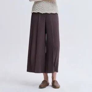 [플리츠미](의정부점)에센셜 스트레이트 칼주름 와이드 팬츠_EPPTS226005