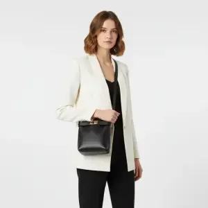 살바토레 여성 허그 투톤 스마트폰 홀더 크로스 22 0650 NERO CALF 0770888