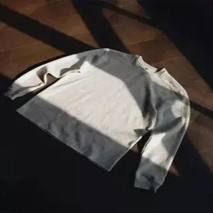 남친 레드 이너 트렌드 슬림핏 맨투맨 상의 긴팔 벌집 로고 자수 티 admr1